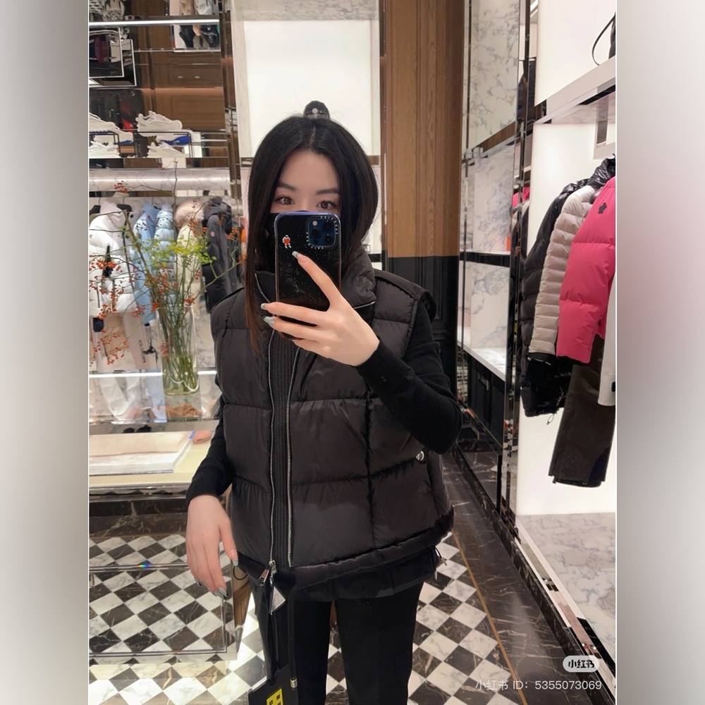 Moncler Women's black Puffer Vest